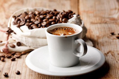 IL CAFFE’: UNA POSSIBILE BARRIERA PROTETTIVA CONTRO I DANNI AL DNA O UNA BEVANDA DA EVITARE ?