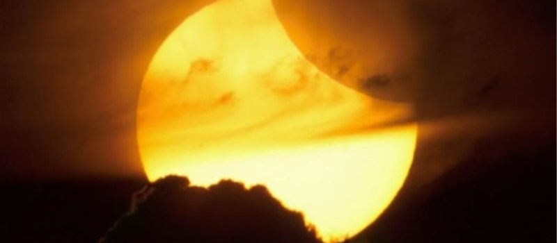 COME AFFRONTARE AL MEGLIO IL GIORNO DELL’ECLISSI DI SOLE