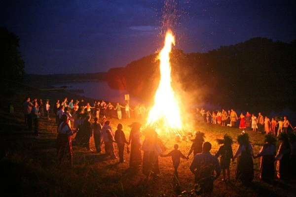 BELTANE – 1 MAGGIO 2023 – IL RISVEGLIO DELLA SACERDOTESSA